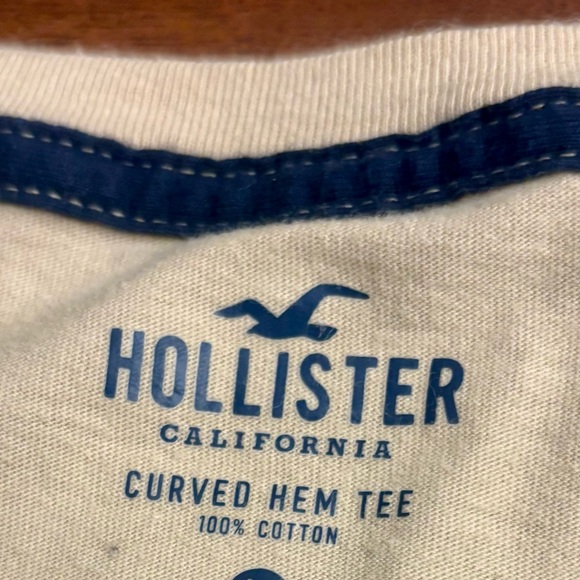 Hollister Modern T-shirt Rounded bottom hem - Size M - Picture 3 of 3